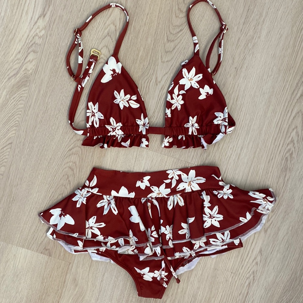 MONTCE SET: Triangle top with Ruffle accent SZ Medium & skirt bottom in SZ Small